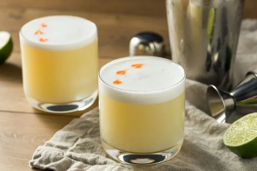 pisco sour cocktail.